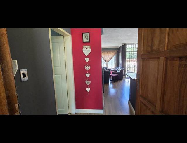 3 BEDROOM TOWNHOUSE FOR SALE IN FLORA GARDENS